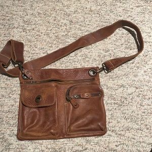 Roots cross body